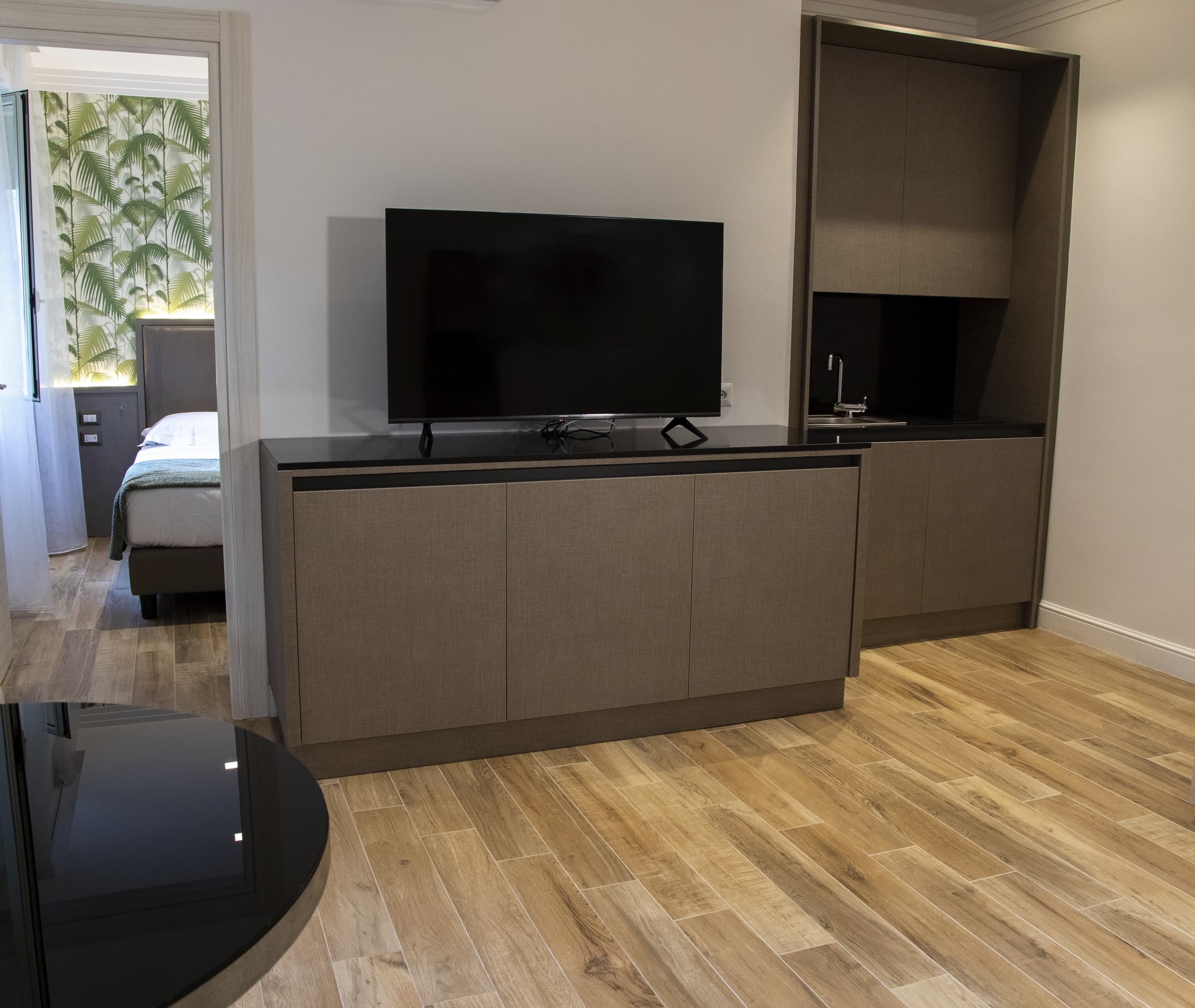 Corner Apartment, corner-unit apartment 2