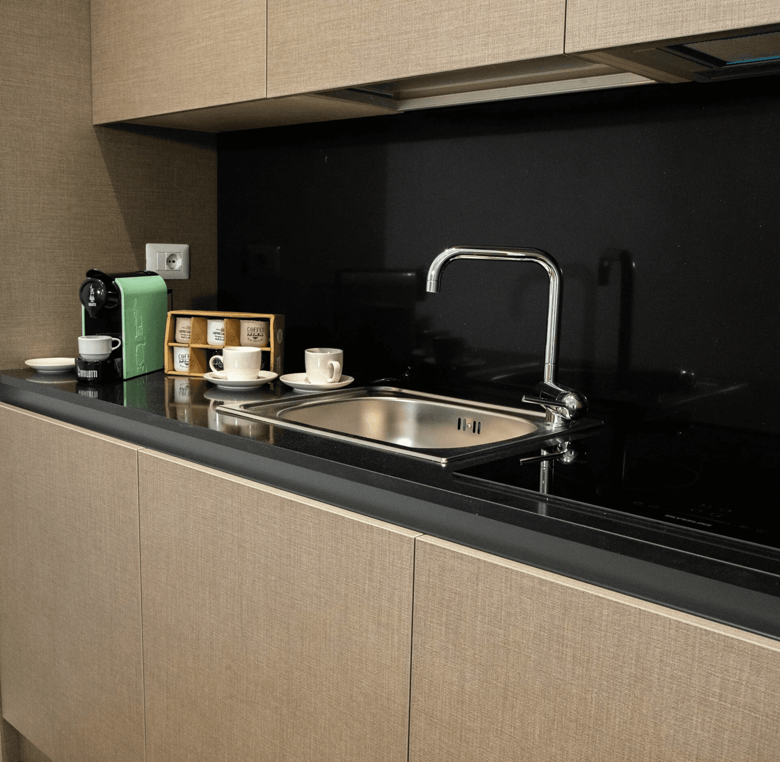 Grand Terrace Apartment with large furnished terrace 3