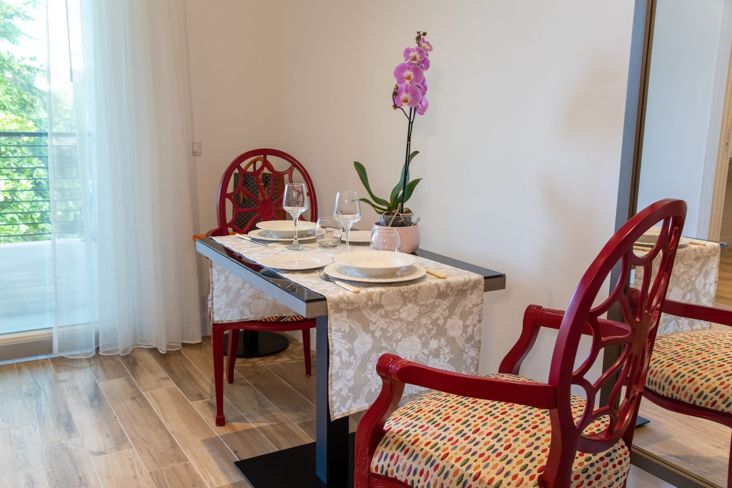 Small Terrace Apartment with furnished garden-view terrace 2